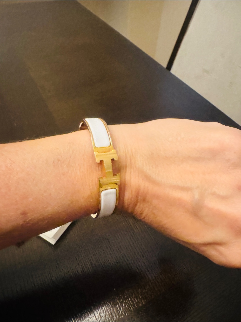 Authentic Hermès Clic H Enamel PM Bracelet in White and Yellow Gold with Receipt - Picture 5 of 14